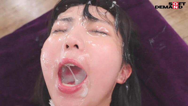 「斎藤かさね 大量顔射ぶっかけ52発 3P・4Pで乱れるアイドル級美女の過激プレイ」のサンプル画像18枚目