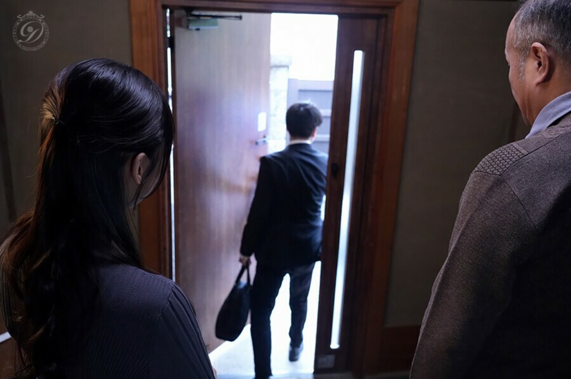 「与田りんの巨乳が揺れる濃厚中出しセックス！夫の留守中に繰り広げられる背徳プレイ」のサムネイル