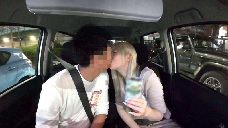 「【素人ギャル】深夜コンビニでナンパした美女とフェラ&3Pプレイで顔射フィニッシュ」のサンプル画像4枚目