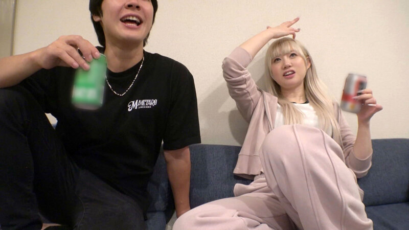 「【素人ギャル】深夜コンビニでナンパした美女とフェラ&3Pプレイで顔射フィニッシュ」のサンプル画像6枚目