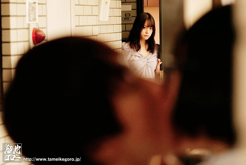 「八木奈々が魅せるNTR作品｜美乳人妻が童貞を誘惑する寝取り痴女プレイ」のサンプル画像1枚目