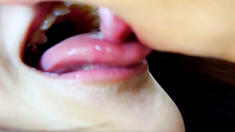 「【素人ナンパ】美人アパレル店員のお姉さんにキスをお願い!街中で声かけ成功の神回」のサンプル画像12枚目