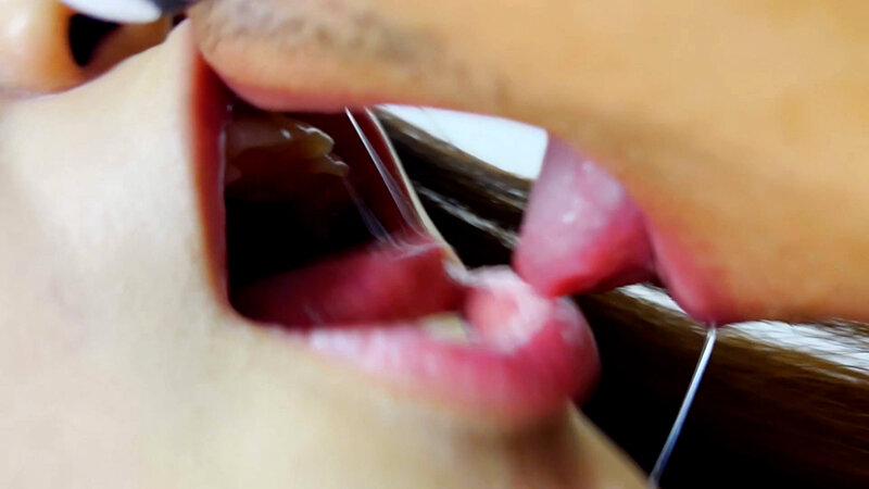 「【素人ナンパ】美人アパレル店員のお姉さんにキスをお願い!街中で声かけ成功の神回」のサンプル画像14枚目