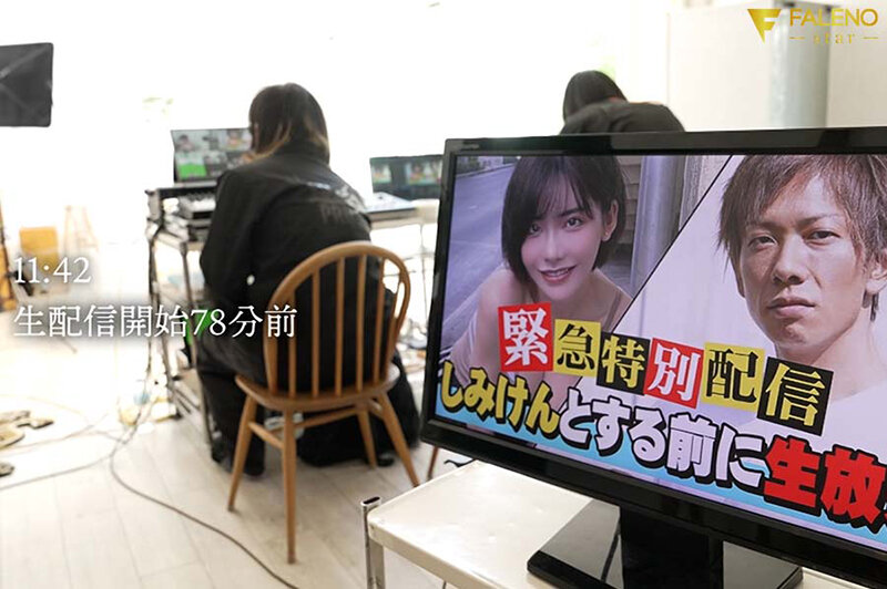 「深田えいみ 巨乳アイドル級美女のオナニー＆フェラ披露！羞恥配信で全身敏感になった話題作」のサンプル画像1枚目