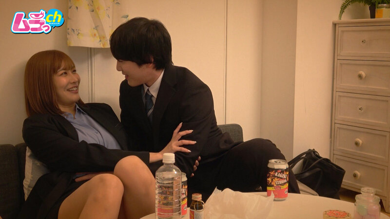 「【夏川あゆみ】巨尻美乳の素人美女が同期男子に盗撮・のぞきされ理性崩壊する一夜の過ち」のサンプル画像4枚目