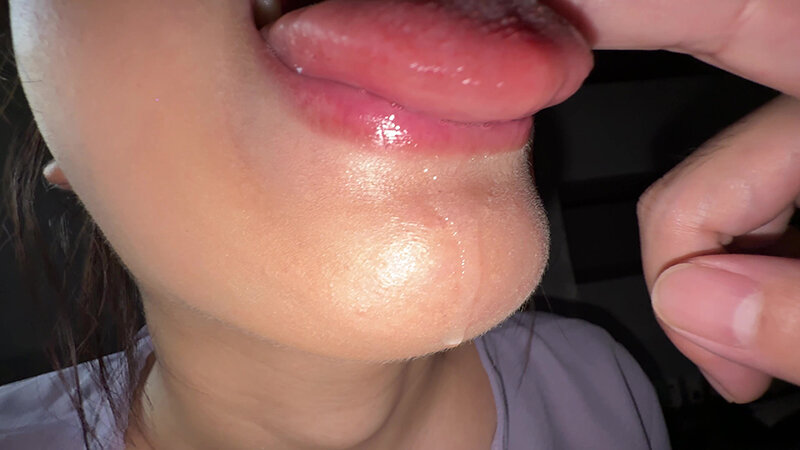 「【谷田かりな】素人お姉さんをナンパ！開口器で口内観察デカ舌チェック【個人撮影】」のサンプル画像13枚目