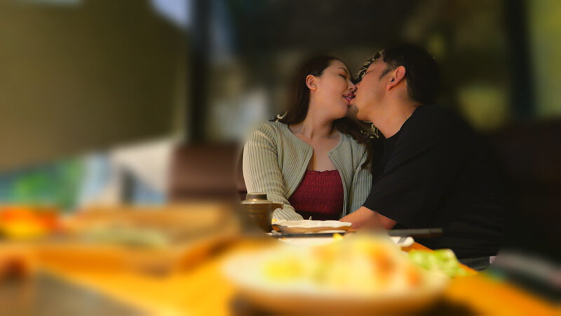 「葉山さゆり 中出しハメ撮りで本気アクメ連発！台本なしのリアルSEXデート体験」のサンプル画像2枚目