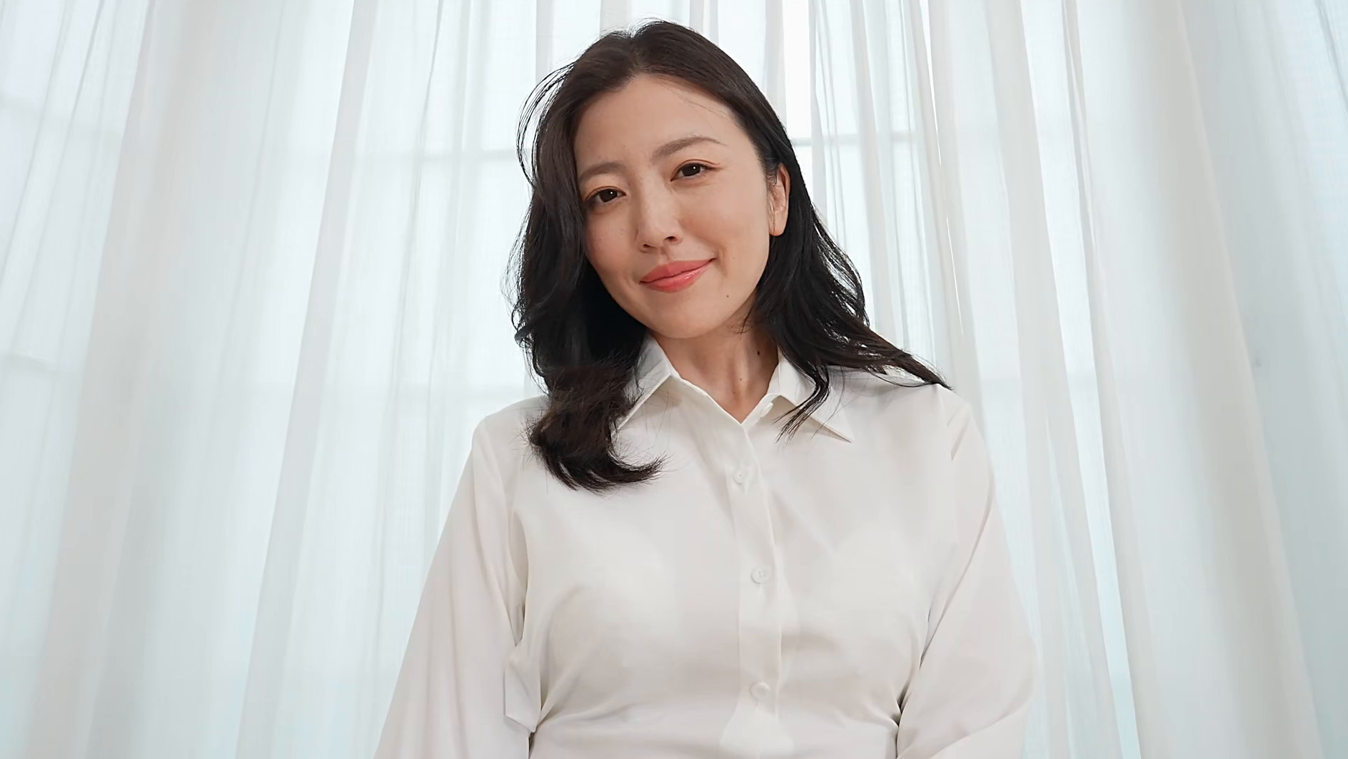 「木下凛々子の魅惑の熟女グラビア｜巨乳美女が魅せる大人のセクシーショット集」のサムネイル