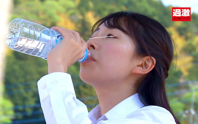 「【女子校生】黒髪清楚な制服美少女が野外露出オナニーで潮吹き絶頂！異物挿入で乱れる姿が過激すぎる」のサンプル画像3枚目