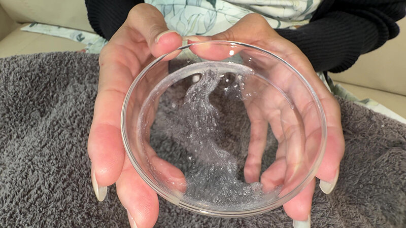 「【旭メイサ】素人お姉さんをナンパ！舌ブラシで汚舌苔採取する個人撮影動画」のサンプル画像17枚目