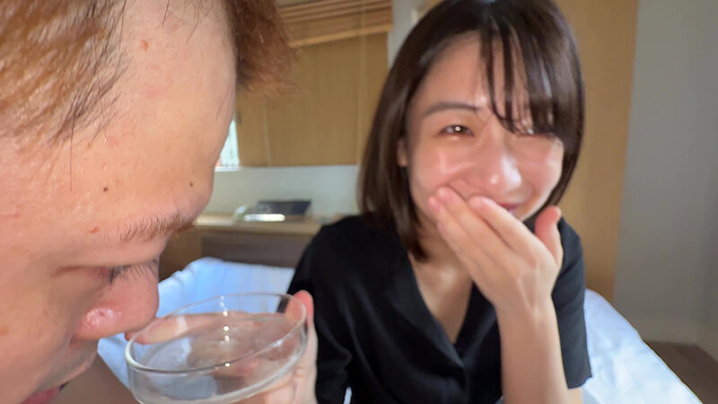 「【湊波流】素人お姉さんをナンパ！舌ブラシで汚舌苔採取する個人撮影動画」のサンプル画像20枚目