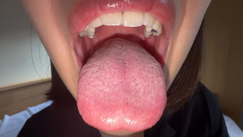 「【湊波流】素人お姉さんをナンパ！舌ブラシで汚舌苔採取する個人撮影動画」のサンプル画像4枚目