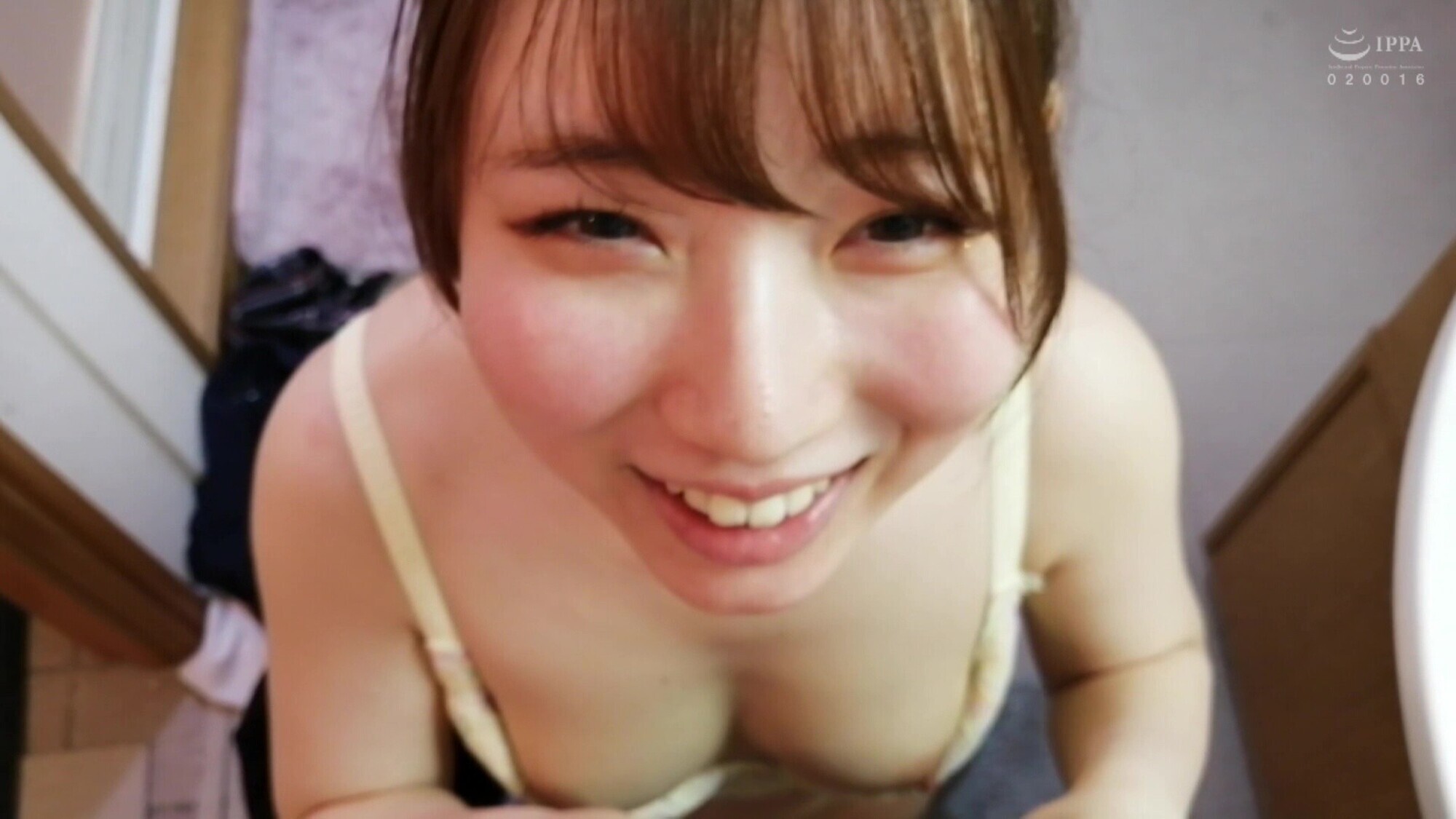 「洗面所でパイパンガールとイチャつきSEX！」のサムネイル