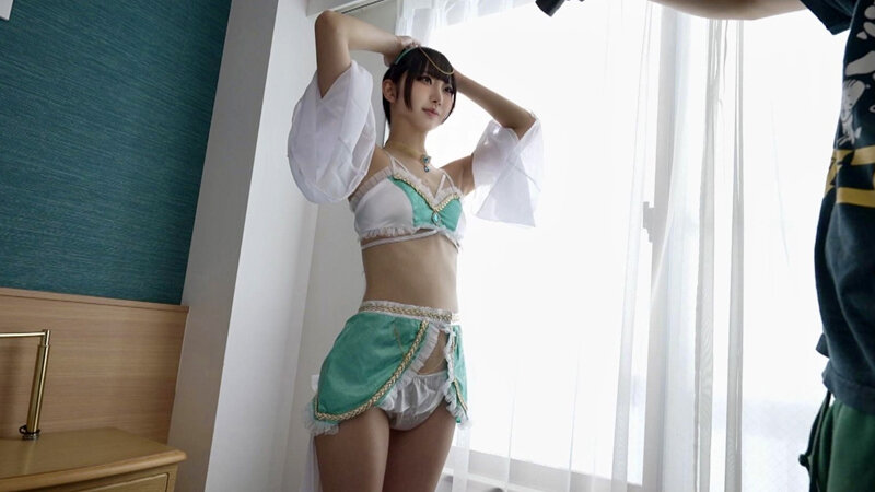 「天美めあ スレンダー美少女がコスプレ撮影でハメ撮りフェラ＆中出しに悶絶する濃密映像」のサンプル画像2枚目