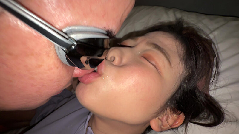 「【谷田かりな】素人お姉さんをナンパしてディープキス！濃厚キス好き必見の個人撮影動画」のサンプル画像13枚目