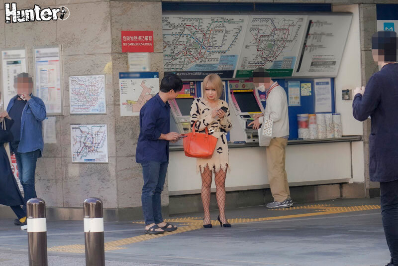 「【ギャル女子校生】倉庫監禁で3P・4Pイラマチオ責め！逃げ場のない辱め調教プレイ」のサンプル画像15枚目