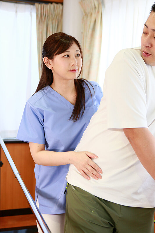 「綾瀬こころ・成実ひまりがリハビリ中に中出し！美人お姉さん理学療法士との禁断プレイ」のサンプル画像10枚目