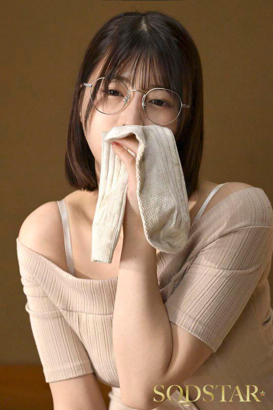 「実家に嫁いできた奥さんは俺の家族が男クサさ抜群の性癖ど真ん中だったらしく、家族に忍んで全員とハメまくる絶倫人妻だったのでガテン系一家ファミリークラッシュ! 唯井まひろ」のサンプル画像3枚目