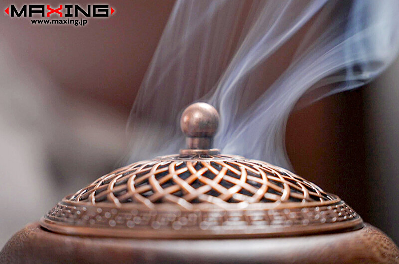 「大槻ひびき 美乳女優が3P中出しで絶頂アクメ連続イキ！濃厚キスで感度倍増の最高潮セックス」のサンプル画像1枚目