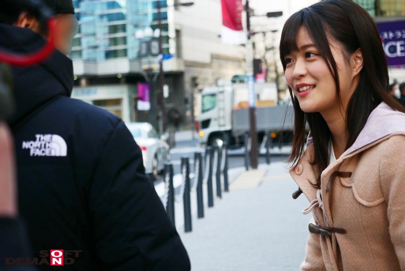 「奏音かのんの痴女テク手コキで男の潮吹き！M男が羞恥プレイで絶頂する激エロ動画」のサンプル画像4枚目