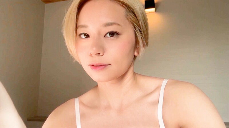 「スレンダー美人お姉さんの自撮りオナニー配信｜ディルド＆バイブで乱れる素人娘」のサンプル画像20枚目