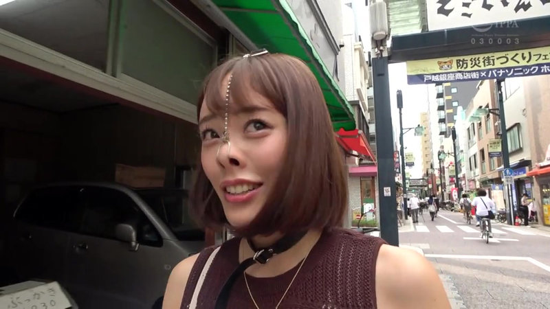 「しおかわ雲丹が野外露出で羞恥プレイ！パイパンM女お姉さんの鼻フック＆ぶっかけ3P調教」のサンプル画像6枚目