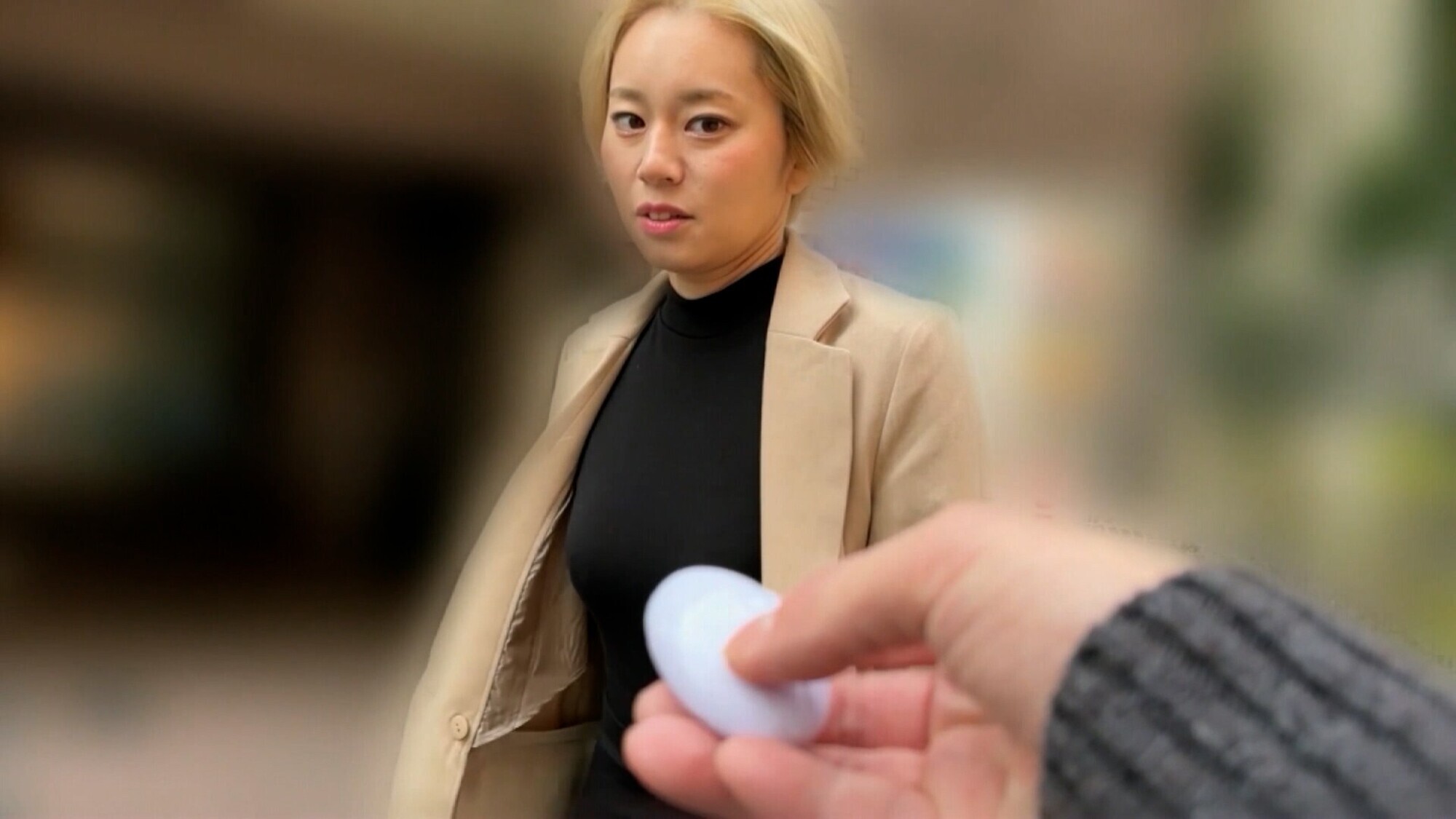 「リモバイ散歩!街中で4人の女と絶頂恥●プレイ! VOL.2」のサンプル画像13枚目