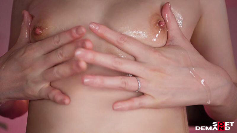 「高村澪 AVデビュー作｜身長177cm長身スレンダー人妻の美脚が艶めかしい初撮り動画」のサンプル画像8枚目