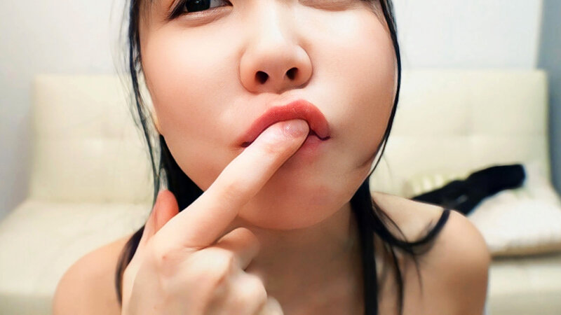 「素人巨乳お姉さんのオナニー見せつけ｜パイパン美女が恥じらいながら自慰を披露する興奮映像」のサンプル画像14枚目