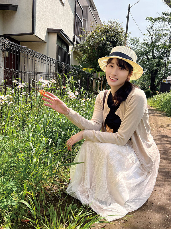 「沙月ふみの 美乳人妻と不倫旅行で顔射＆中出し 31歳熟女の背徳セックス」のサンプル画像1枚目