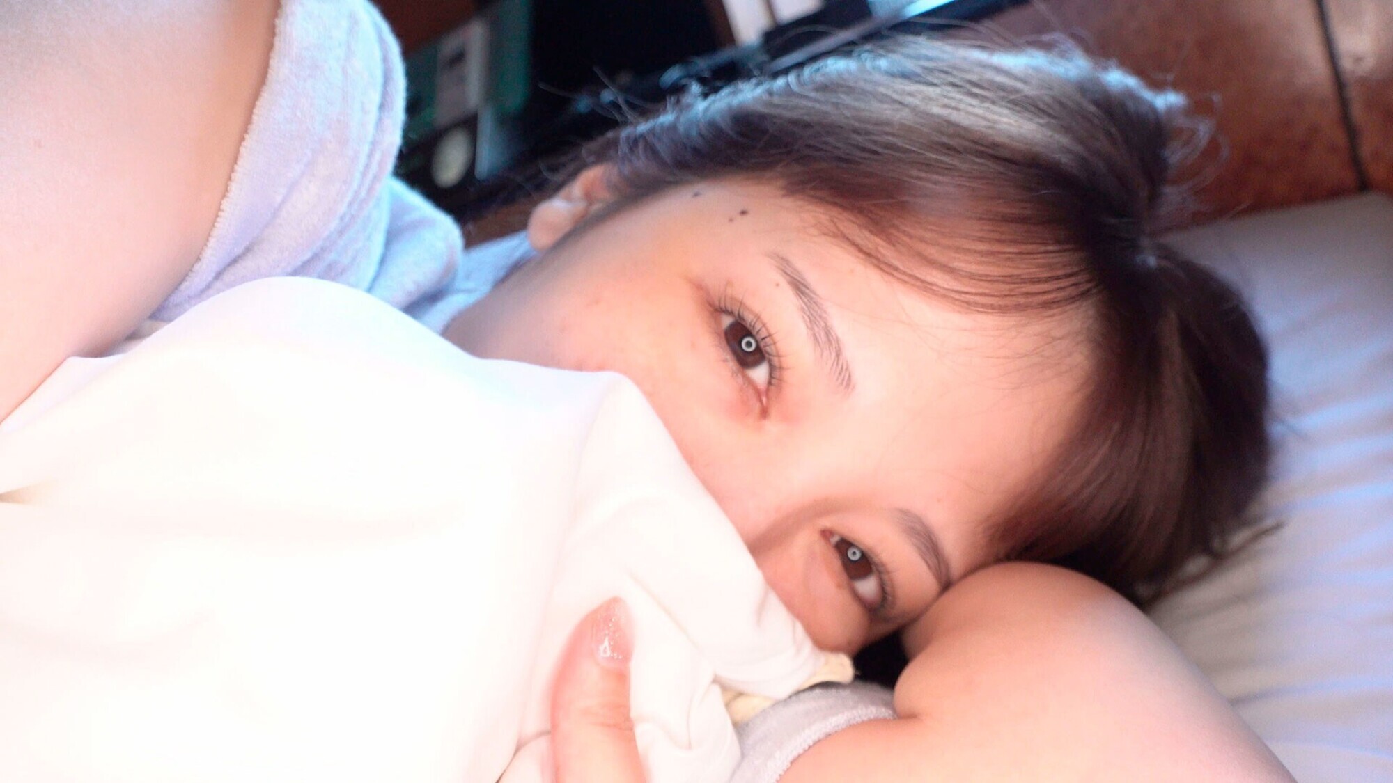 「自宅で潮吹きしたくないからラブホで思いっきり潮吹きしたい!人妻セフレ友田彩也香と夜から朝にかけて1泊2日のイチャびちゃ不倫デート」のサンプル画像14枚目