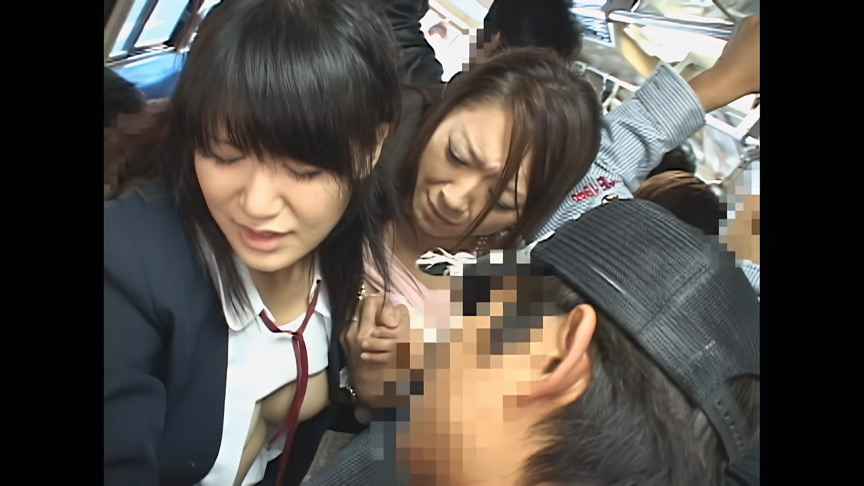 「【AIリマスター】痴●されても拒めない手をつないだ母娘を感じさせろ!!」のサンプル画像4枚目