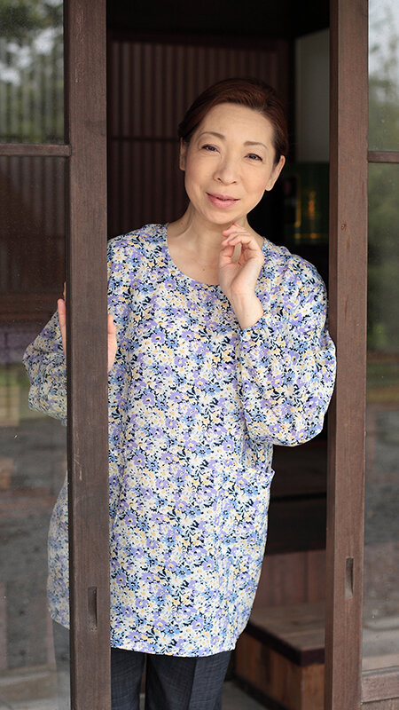 「【素人熟女】欲求不満な地方の巨乳巨尻人妻12人がフェラと中出しでアクメ絶頂する4時間」のサンプル画像5枚目