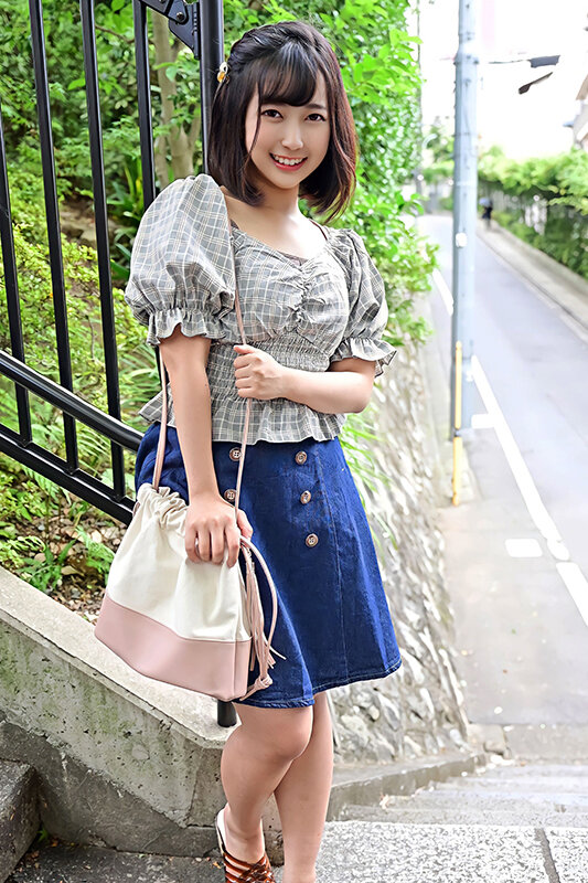 「【流出】北海道ローカル局出身タレントH 学業のため芸能活動休止中のハメ撮り映像流出 発育途中の美少女があられもなくイきまくる」のサンプル画像1枚目