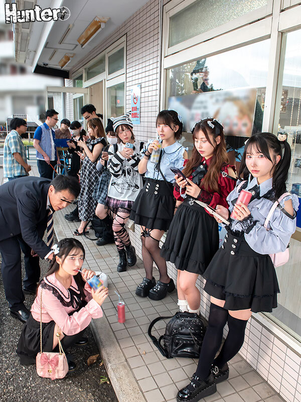 「【素人ビッチ】地雷系女子との援交体験！手コキ・フェラ・騎乗位で奉仕する立ちんぼ娘たち」のサムネイル