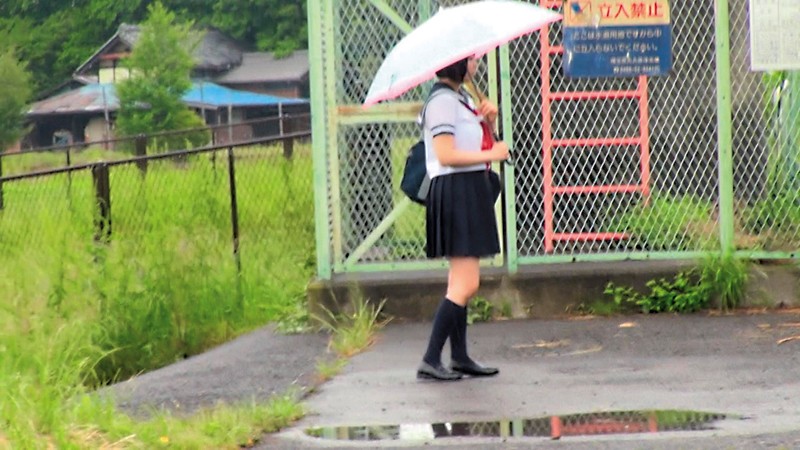 「【素人JK】田舎の隠れ巨乳女子校生がセーラー服姿でパイズリ＆中出しを懇願する濃厚プレイ」のサンプル画像1枚目