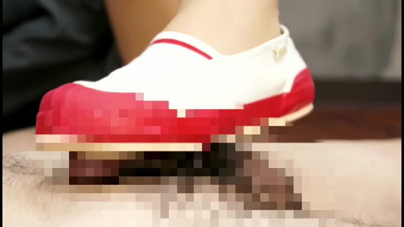 「素人女優・菜月リアの手コキ＆ごっくんプレイ｜教育実習生コスプレで魅せる過激授業」のサンプル画像9枚目