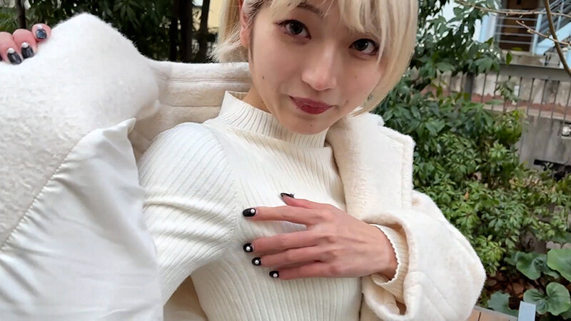 「【素人ナンパ】美容部員お姉さんがM男のお願いに応じてワキ舐め許可する衝撃映像」のサンプル画像4枚目