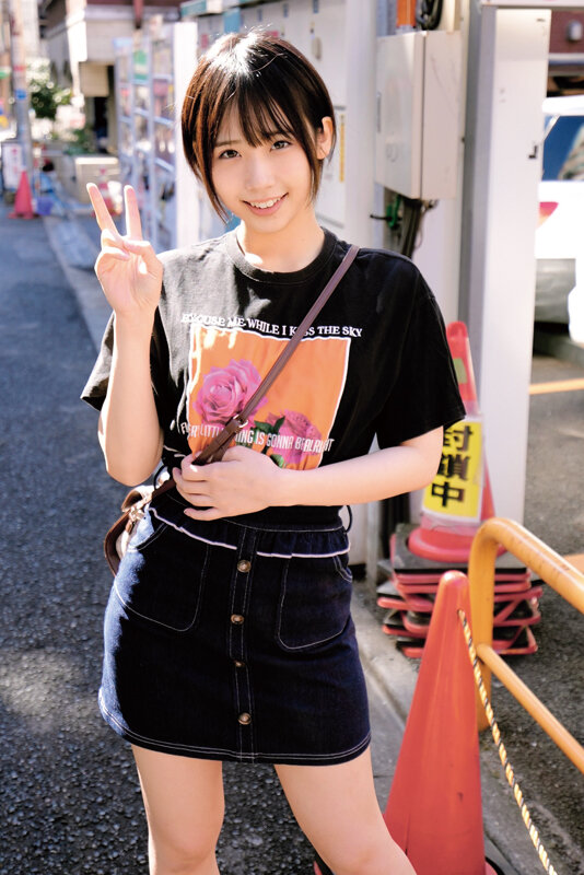 「【素人】スレンダー美乳痴女が騎乗位・足コキ・手コキで責めまくり中出し！淫語で焦らす小悪魔プレイ」のサンプル画像2枚目