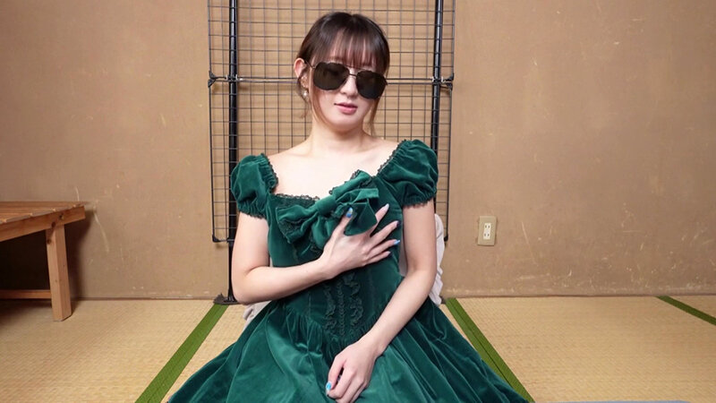 「素人美女の乳揉みプレイ！貧乳から巨乳まで様々なおっぱいを堪能する乳揉みマニア映像」のサンプル画像1枚目