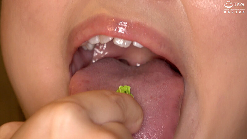 「【谷田かりな】口内観察&巨大女フェチ動画!歯・口腔フェチ必見のくすぐったがり反応【フェチ】」のサンプル画像10枚目