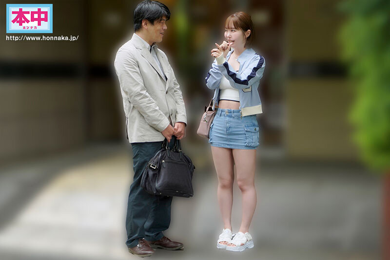 「【小栗操】巨乳美女が街で童貞を逆ナンパ！パイズリ責めに耐えたら中出しご褒美の筆おろし企画」のサンプル画像2枚目