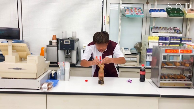 「【小倉由菜】憑依プレイで過激バカッター再現！話題の企画系AVで20連発の衝撃展開」のサンプル画像3枚目