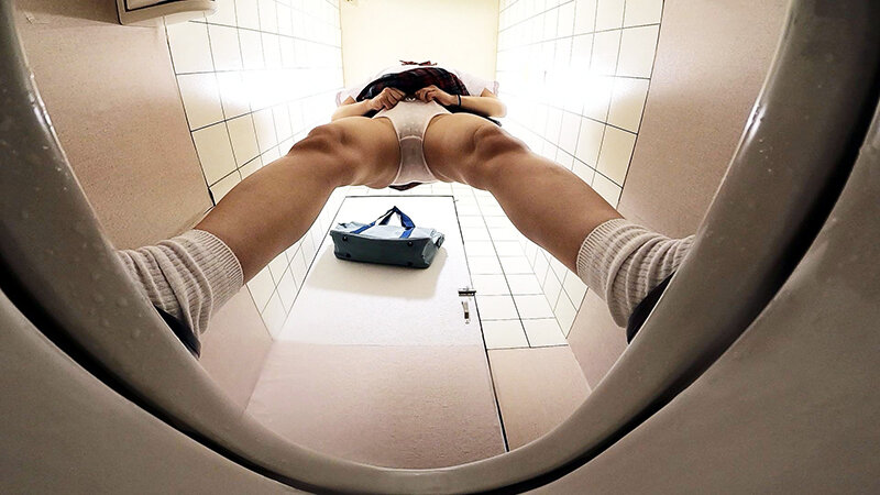 「素人女子校生の下校中オナニー流出動画｜パンチラ＆局部アップで発情期の恥ずかしい姿を激写」のサンプル画像4枚目