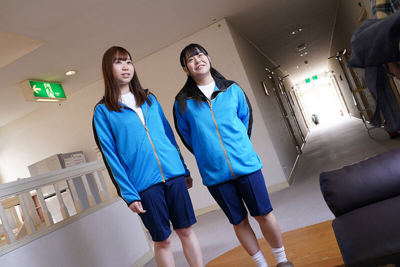 「【素人】【盗撮】部活合宿で巨乳女子校生の着替えを隠し撮り！ブルマ姿のロリ系美少女たち」のサンプル画像11枚目