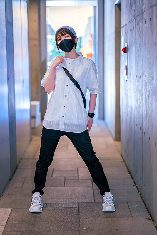 「【素人女子大生マリ】スレンダー美乳のジェンダーレス美女に中出し！イケメン系女子が乱れる濃厚セックス」のサンプル画像1枚目