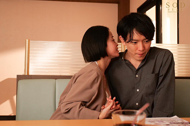 「【MINAMO】巨乳OL痴女が騎乗位で中出しNTR!彼氏を寝取る不動産レディの誘惑プレイ」のサンプル画像4枚目