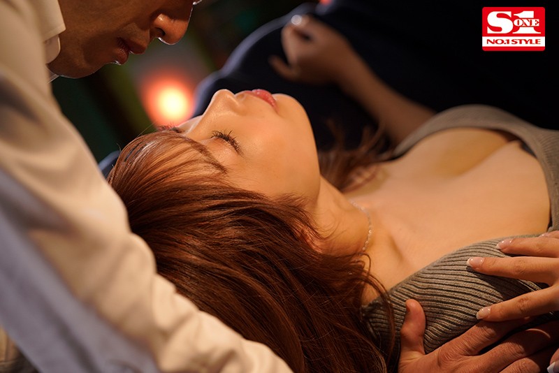 「小宵こなんの濃厚キス＆汗だくセックス！巨乳美女との密着プレイ完全版」のサンプル画像6枚目