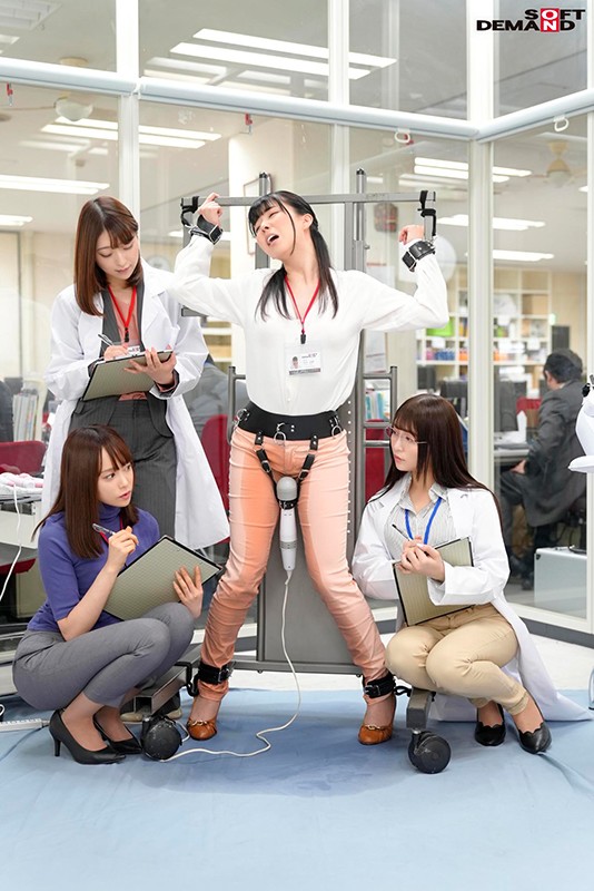 「巨乳OL中山琴葉・佐藤ののからが超高速電マで羞恥絶頂!ローションまみれの社内実験」のサンプル画像2枚目