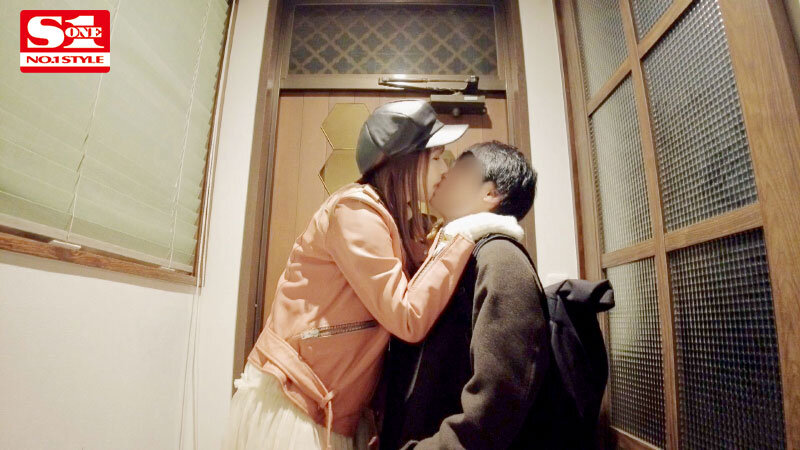 「三上悠亜のハメ撮り動画｜巨乳アイドル美女と濃密プライベート撮影で魅せる本気の姿」のサンプル画像1枚目